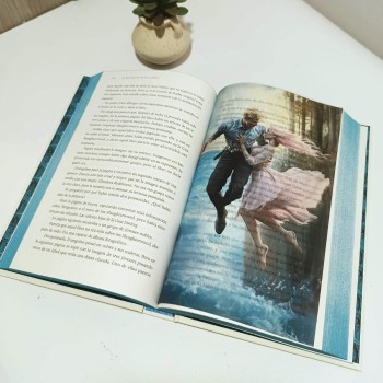 Jacks y Evangeline saltan del acantilado