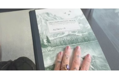 Sarah J. Maas rompe el silencio: ACOTAR 6 está en camino y los fans estallan con teorías
