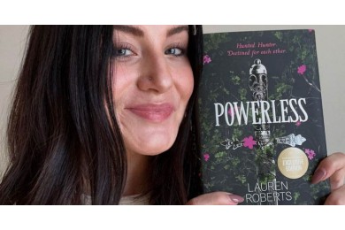 Powerless by Lauren Roberts: ¡viene adaptación en serie!